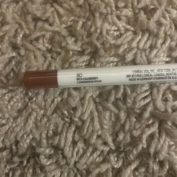 L'Oreal Rich Cranberry Lip Liner - Picture 4 of 5